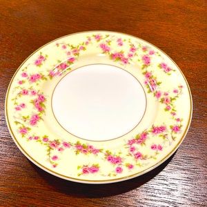 Vintage TK Thun Bohemia
Czechoslovakia Rosemary Bread/
Butter Plate